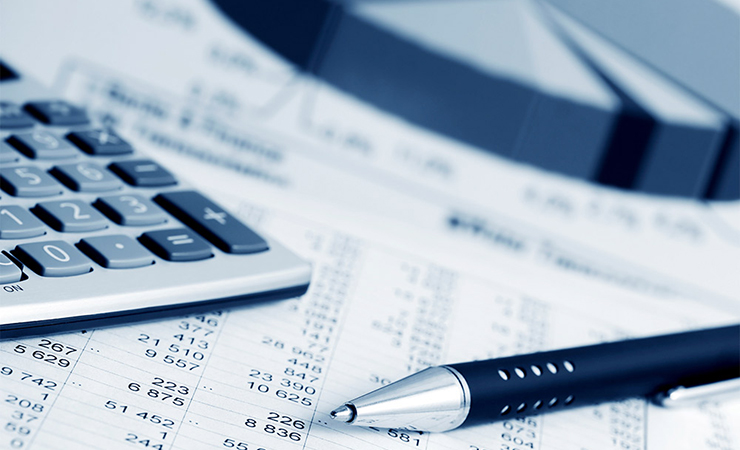 Diante dos já não tão recentes escândalos envolvendo grandes empresas, é crescente a preocupação com a implantação de mecanismos de controle internos e externos no âmbito empresarial. Desde o mau uso de recursos públicos até a sonegação fiscal, é inegável a constatação de que faltam transparência e ética na rotina empresarial.

No Brasil, o Decreto n. 8.420/15 (regulamentou a Lei n. 12.846/13), que trata do chamado ...